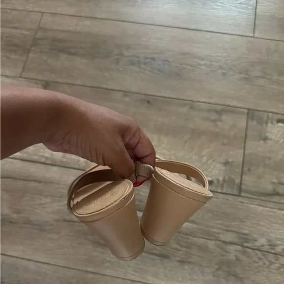 Abercrombie & Fitch• heels✨ - Picture 4 of 4